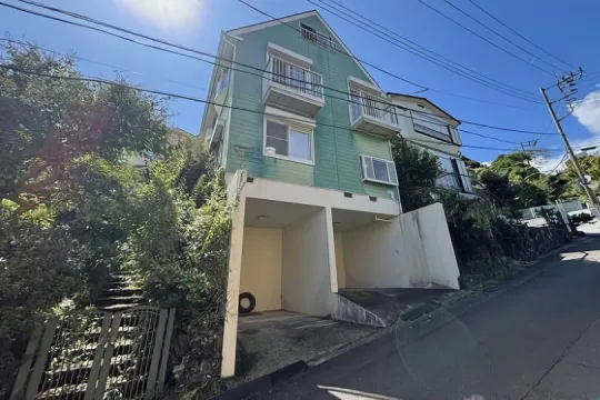 南熱海グリーンヒル別荘地・光彩リビングと花火を愉しむ5LDKの邸宅