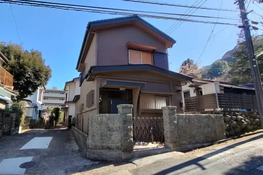 熱海市泉・閑静な住宅地に所在するコンパクトでリフォーム済中古戸建