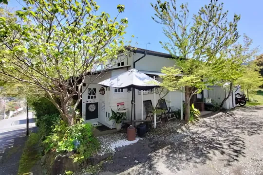 湯河原町宮上・平屋で営む陽だまりとテラスの隠れ家 店舗付中古戸建