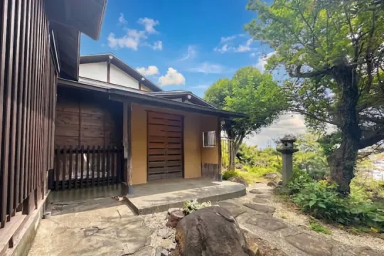 熱海市桃山町・敷地約260坪超 眺望&温泉&庭付の情緒ある和風邸宅