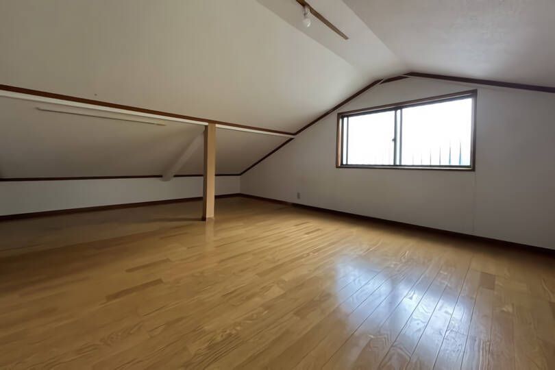 2階屋根裏部屋