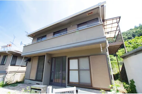 熱海市下多賀・閑静な住宅地に所在する部屋数・収納豊富な中古戸建