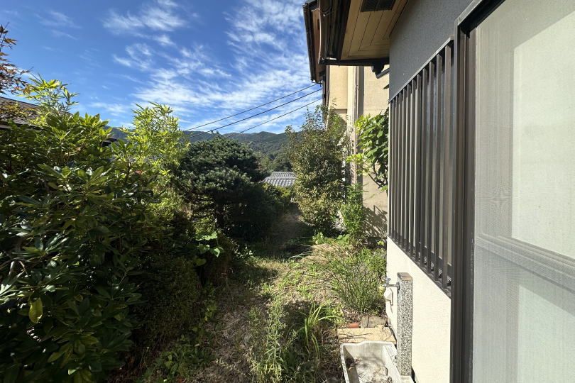湯河原町宮上・若草山分譲地内 山並みの絶景と温泉に癒される和邸宅