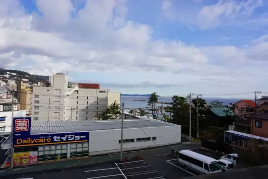 熱海市和田町・海&花火望む生活便良好の温泉付売地
