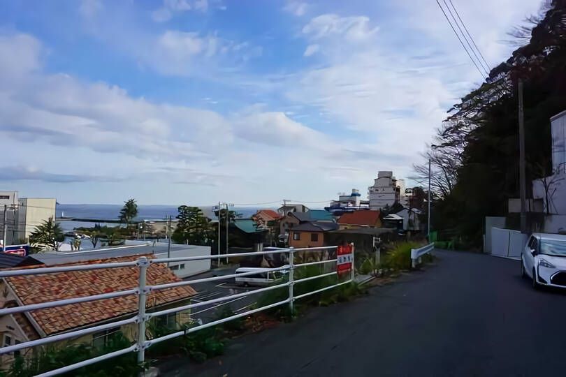 熱海市和田町・海＆花火望む生活便良好の温泉付売地