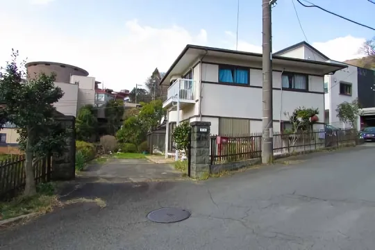 湯河原町宮上・敷地約100坪平坦整形地 日照良好の売地(古家有)