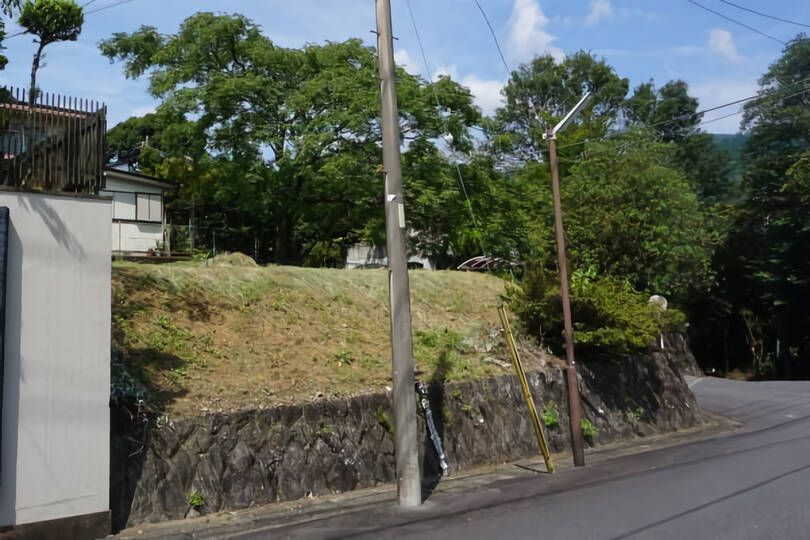 湯河原万葉郷・敷地約63坪 陽当りの良い角地　温泉引込可能な売地