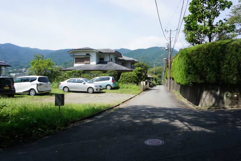 湯河原町宮上・敷地面積約112坪・陽当たり良好角地の温泉権利付売地