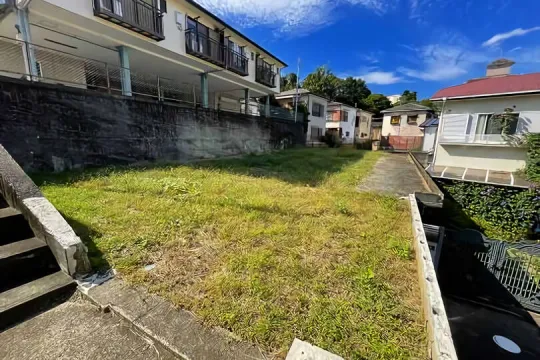 湯河原町吉浜・駅徒歩圏の陽当たり良好な雛壇整形地 敷地面積約67坪