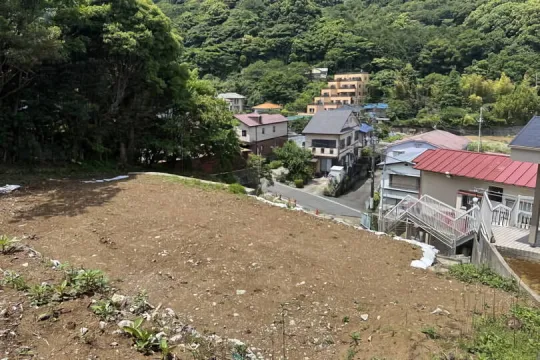 熱海市下多賀・敷地約390坪 菜園も楽しめるひな壇の売地