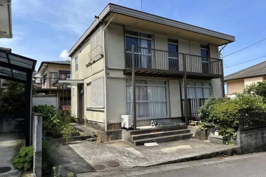 熱海市泉・東南角地に立地する陽当たり良好な古家付売地 約55坪