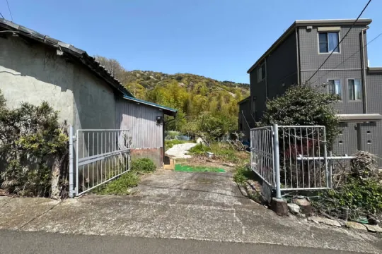 熱海市伊豆山・緑溢れる閑静な住宅地 角地 敷地面積約153坪