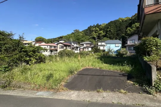 熱海市下多賀・陽当たり＆生活便良好　自然豊かな売地約50坪