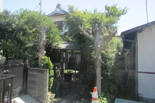 小田原市国府津・生活・交通便良好な大型住宅付き売地　敷地約92坪