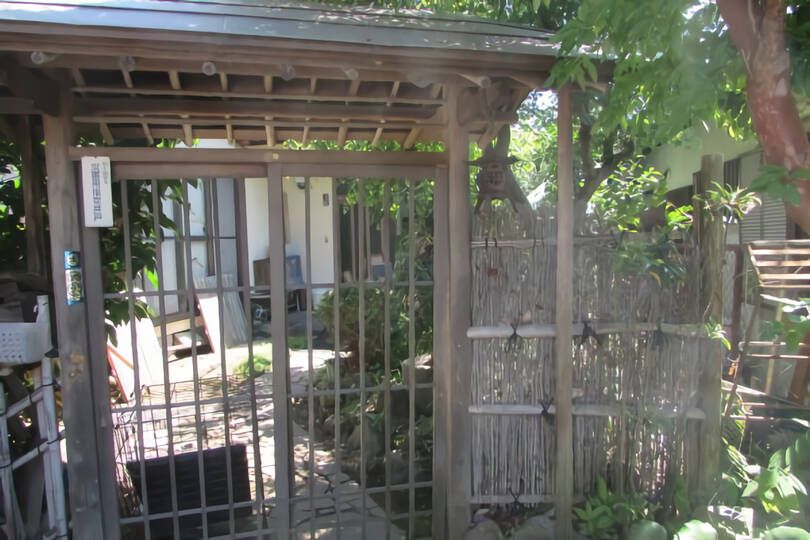 小田原市国府津・生活・交通便良好な大型住宅付き売地　敷地約92坪