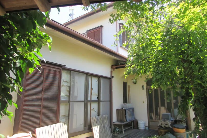 小田原市国府津・生活・交通便良好な大型住宅付き売地　敷地約92坪
