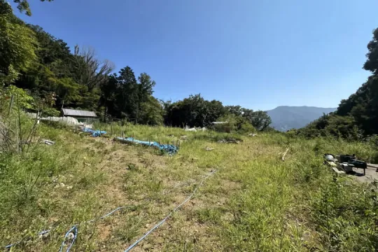 湯河原町宮上・陽当たりのよい高台に所在する広大な売地約1262坪