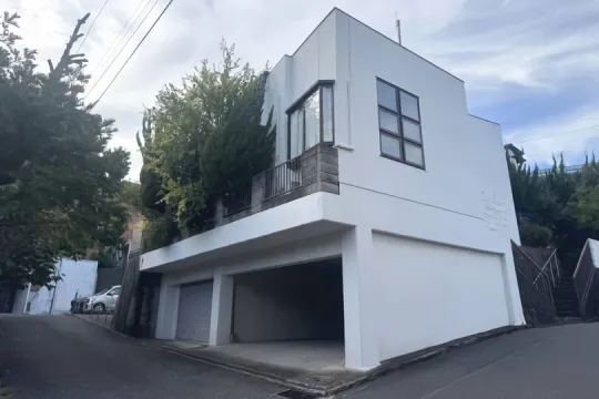 湯河原町土肥・駅徒歩約4分&生活便良好な売地 敷地面積約92坪