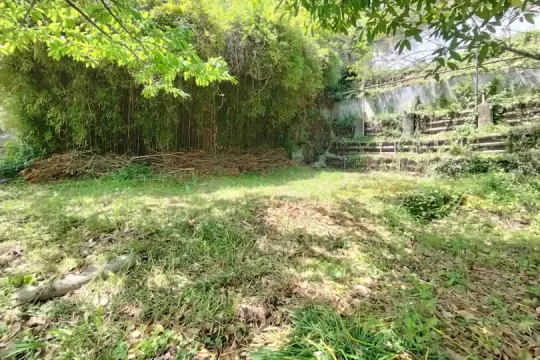 熱海市梅園町・四季の彩りと静寂に包まれる陽当たり良好な売地 約89坪