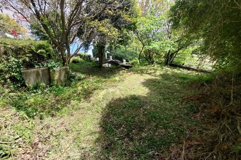 熱海市梅園町・四季の彩りと静寂に包まれる陽当たり良好な売地 約89坪