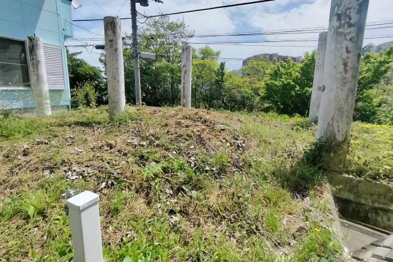 熱海市梅園町・四季の彩りと静寂に包まれる陽当たり良好な売地 約89坪