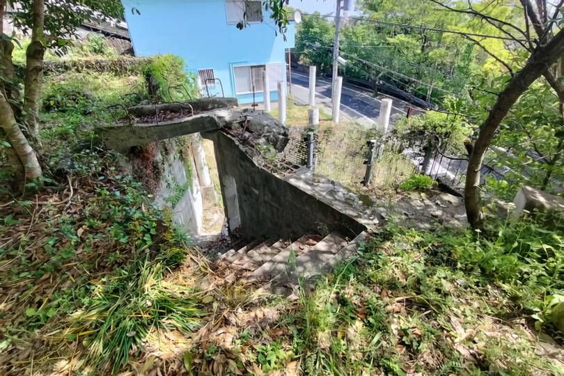 熱海市梅園町・四季の彩りと静寂に包まれる陽当たり良好な売地 約89坪