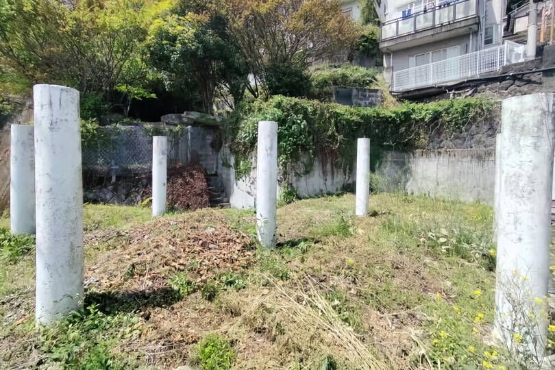 熱海市梅園町・四季の彩りと静寂に包まれる陽当たり良好な売地 約89坪