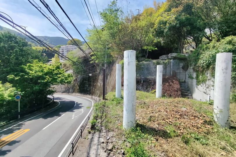 熱海市梅園町・四季の彩りと静寂に包まれる陽当たり良好な売地 約89坪