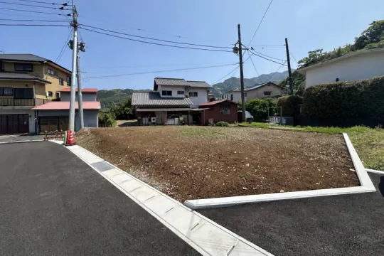 熱海市下多賀・生活便&陽当り良好な南側道路に面する売地 約51坪