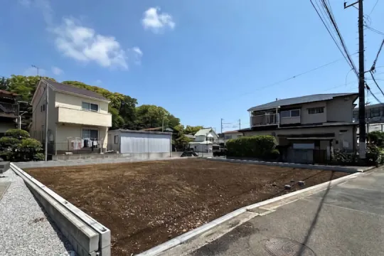 湯河原町土肥6丁目・街中平坦地 生活便&陽当たり良好 2区画分譲地