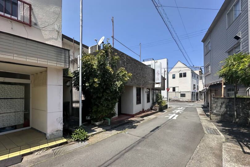 熱海市下多賀・駅＆海共に徒歩約2分 敷地約71坪平坦角地の古家付売地