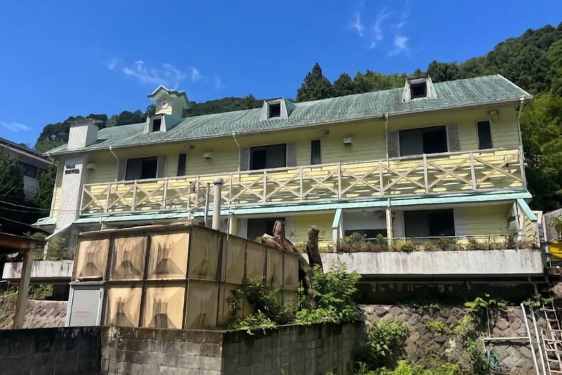 湯河原町宮上・山々の借景と自然を奏でる収益可能な売ホテル