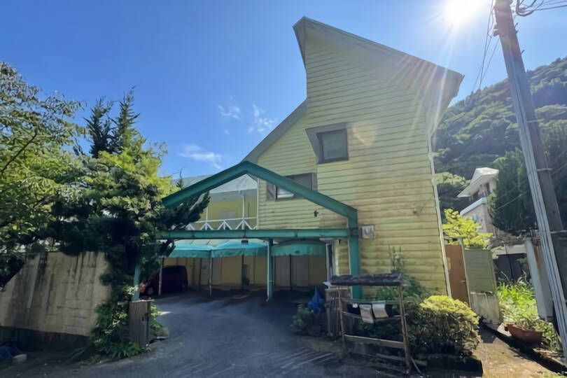 湯河原町宮上・山々の借景と自然を奏でる収益可能な売ホテル