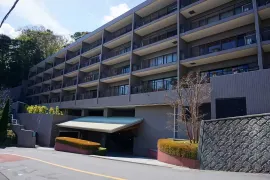 歴史ある保養地|絶景温泉と重厚感あふれるレジデンス
