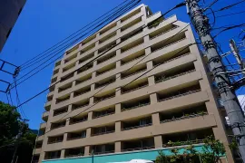 市役所・スーパーが5分圏内!便利で快適な温泉大浴場付レジデンス